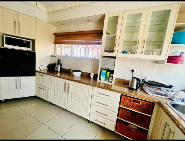 3 BEDROOM HOUSE FOR SALE IN YELLOWWOOD PARK